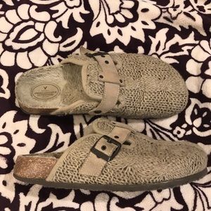 American Eagle hard-bottom slippers
